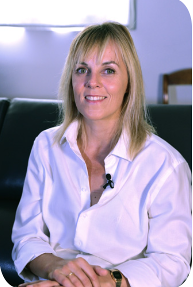 CAROLINE L PHOTO.png